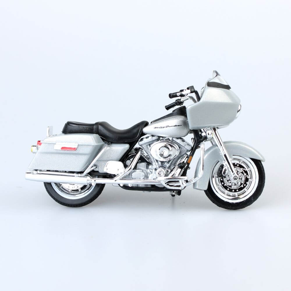 Harley-Davidson 2002 FLTR Road Glide 1:18 Scale Model – Maidstone